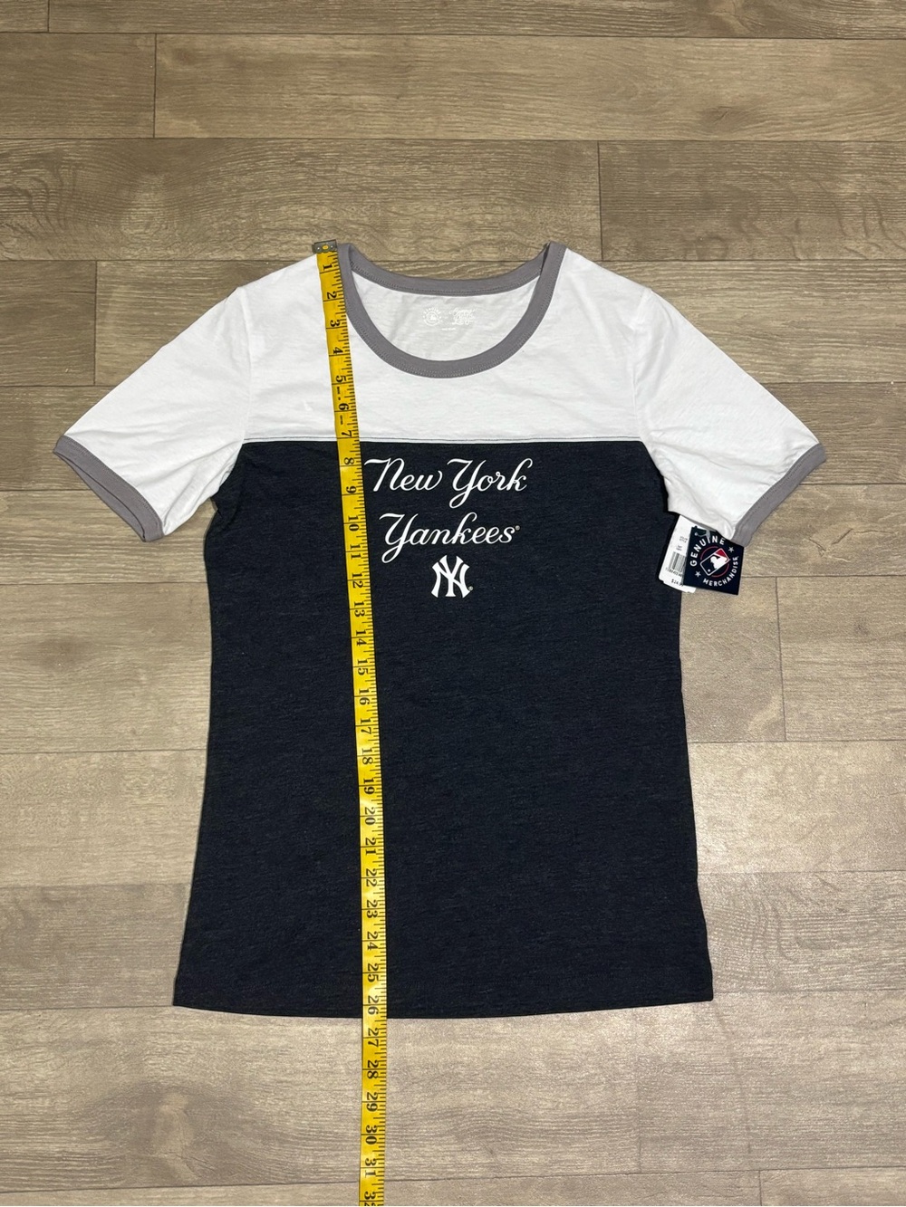 Genuine Merchandise MLB New York Yankees Women’s T-Shirt White/Gray Size S - Picture 4 of 11